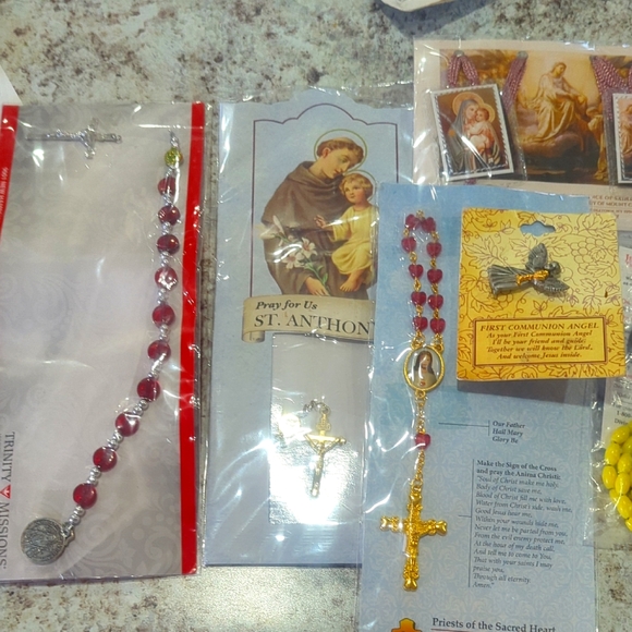Jewelry - Lot Of Religious/Catholic Jewelry Rosary Beads